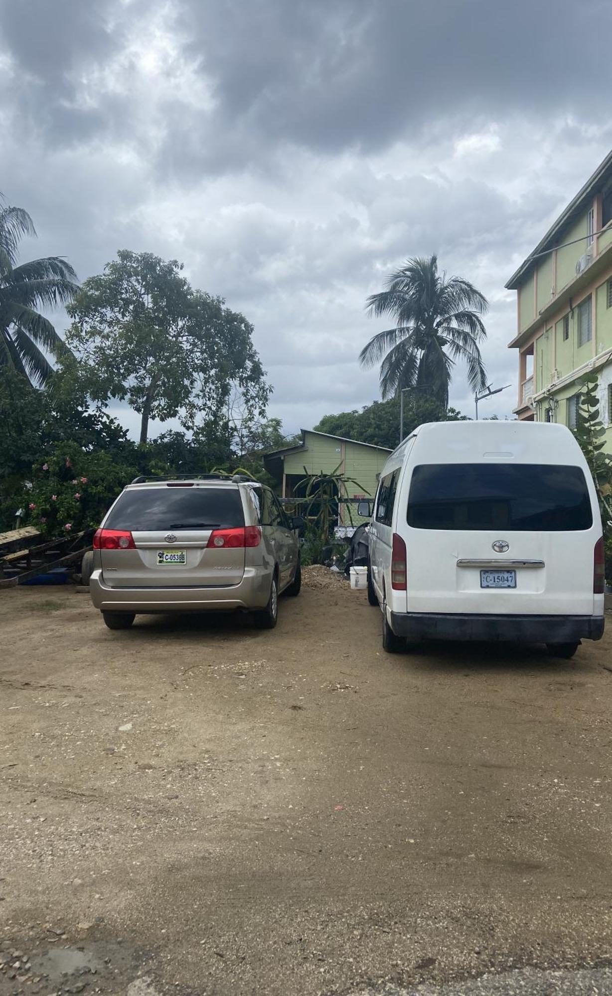 Chaleanor Hotel Dangriga Exteriör bild