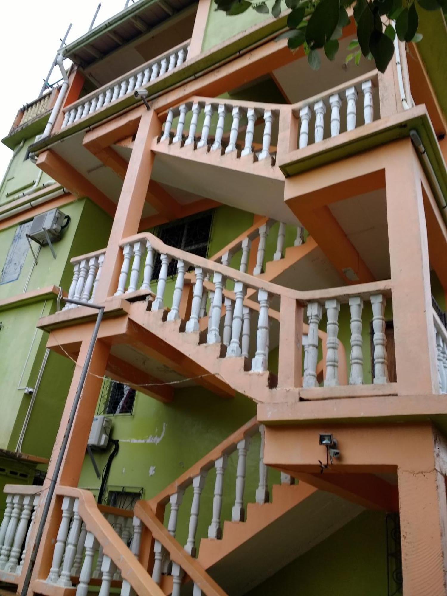Chaleanor Hotel Dangriga Exteriör bild