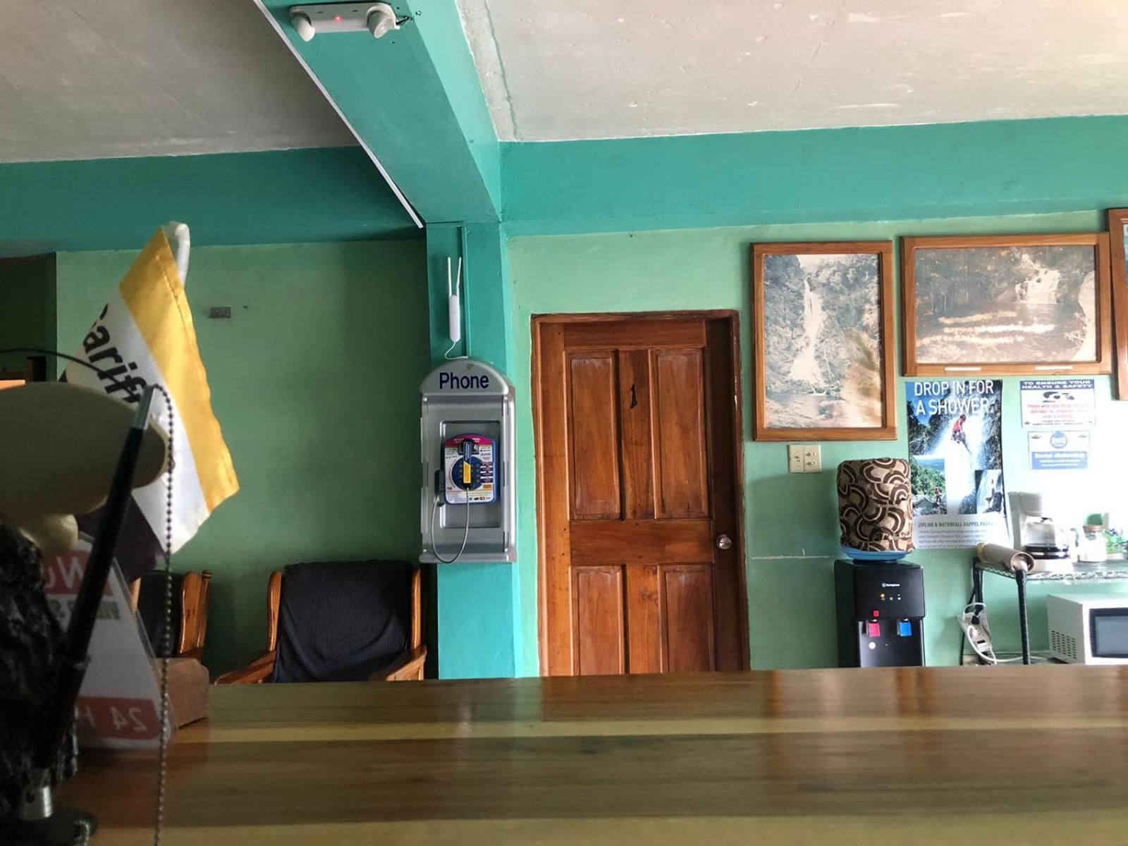 Chaleanor Hotel Dangriga Exteriör bild