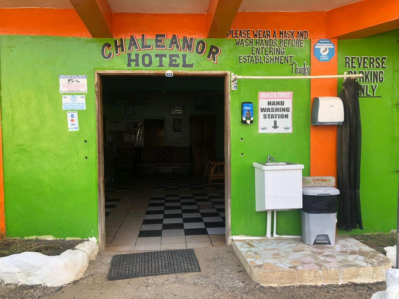 Chaleanor Hotel Dangriga Exteriör bild