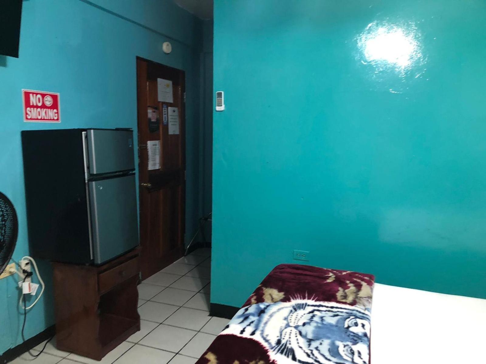 Chaleanor Hotel Dangriga Rum bild