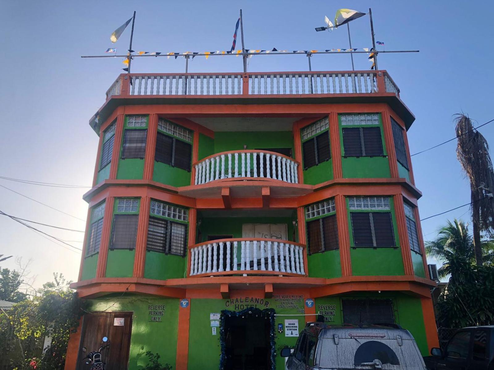 Chaleanor Hotel Dangriga Exteriör bild