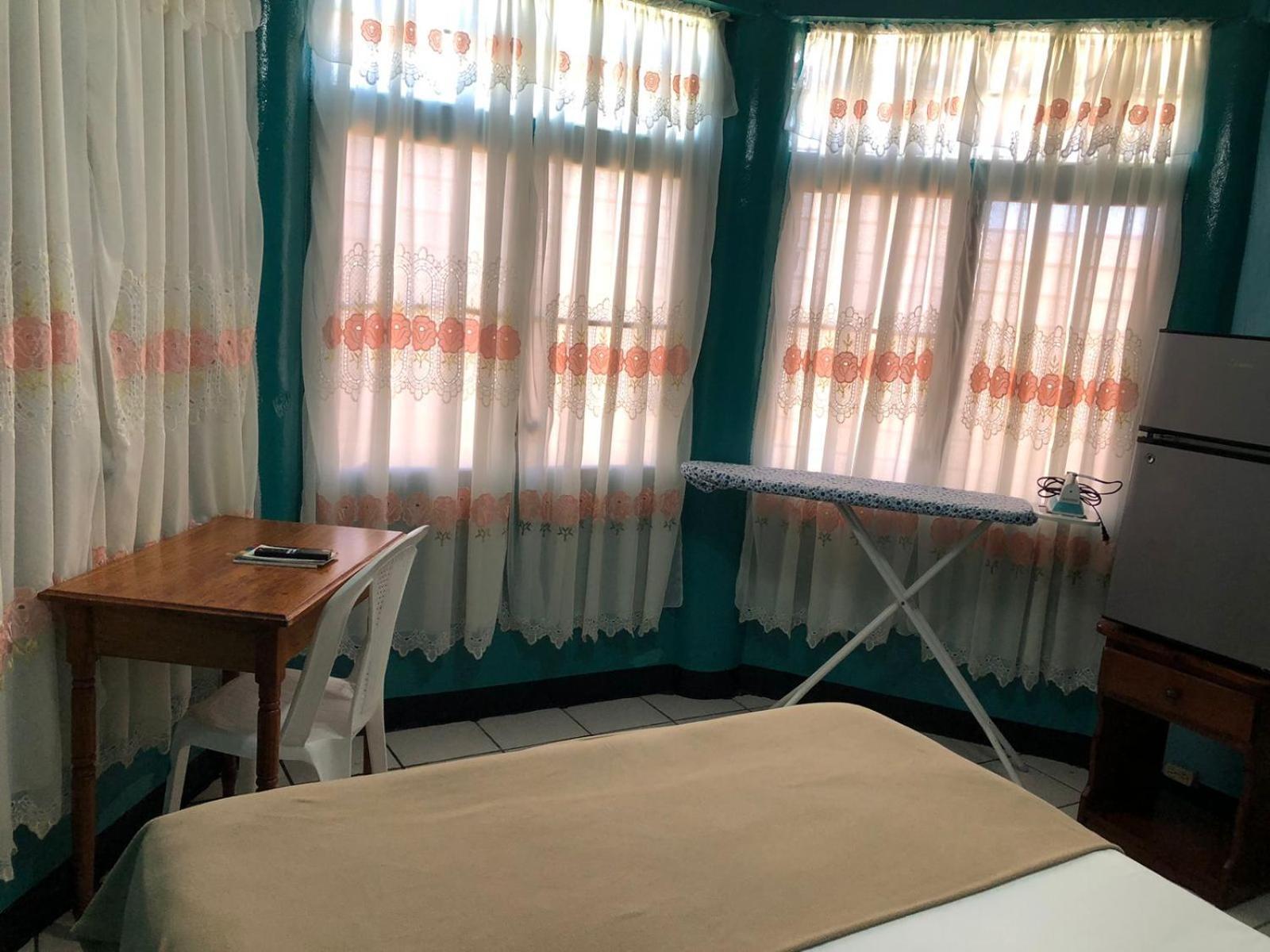 Chaleanor Hotel Dangriga Exteriör bild
