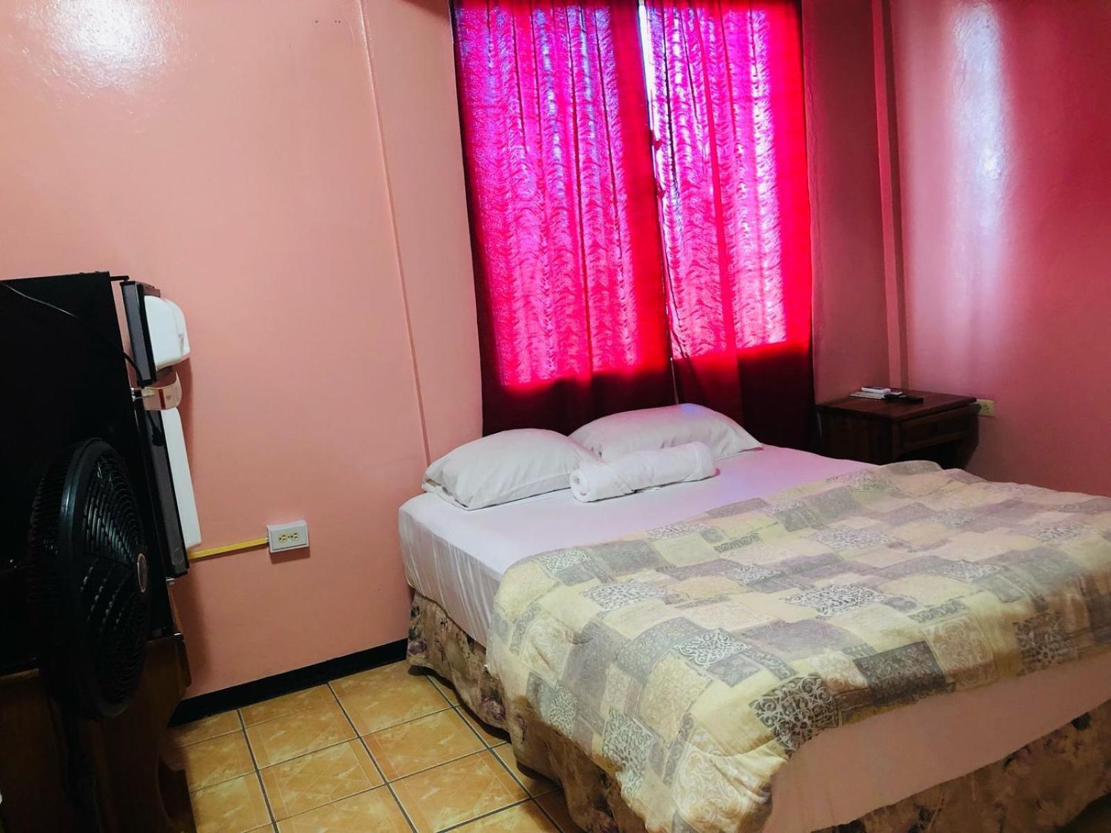 Chaleanor Hotel Dangriga Exteriör bild