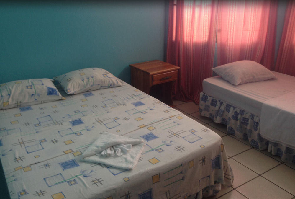 Chaleanor Hotel Dangriga Exteriör bild